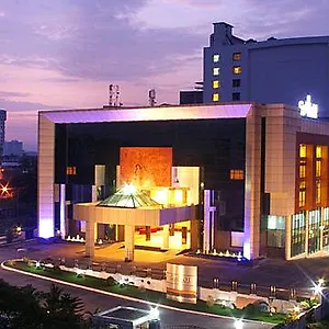 **** Hotel Gokulam Park India